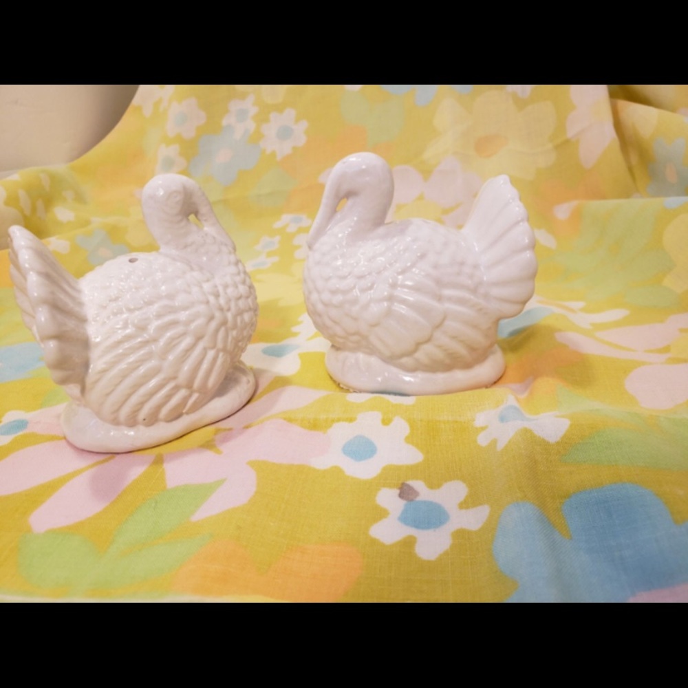 Turkey Ceramic Salt and Pepper Shakers (NIB) - Picture 6 of 9